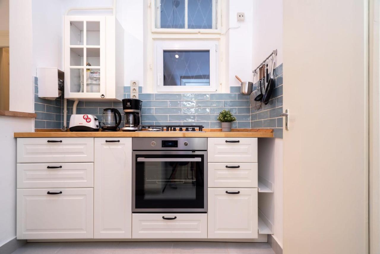 Blue Ribbon Apartment Будапеща Екстериор снимка