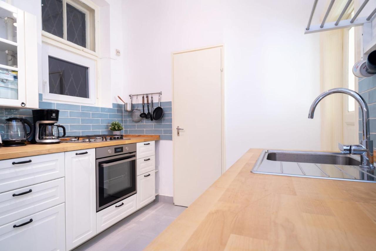 Blue Ribbon Apartment Будапеща Екстериор снимка